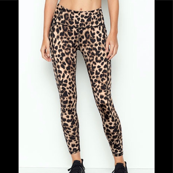 VS Incredible Essential Legging - Picture 1 of 4